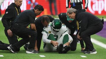 American Football - NFL - Minnesota Vikings v New York Jets - Tottenham Hotspur Stadium, London, Britain - October 6, 2024 New York Jets' Aaron Rodgers after sustaining an injury Action Images via Reuters/Paul Childs