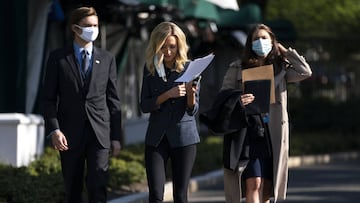 Secretaria de Prensa de la Casa Blanca, Kayleigh McEnany, después de una entrevista en Washington, D.C. Mayo 12, 2020.