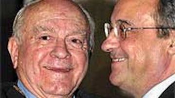 <B>FELICITACIONES.</B> Florentino fue el primero en darle la enhorabuena.