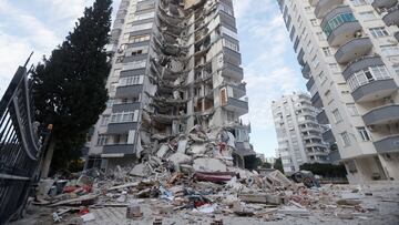 A view shows a semi collapsed building following the earthquake in Adana, Turkey, February 7, 2023. REUTERS/Emilie Madi