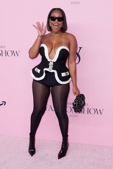 Miss Diddy posa en la alfombra del Victoria's Secret Fashion Show 2025.