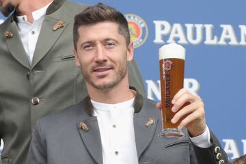 El Bayern presenta su vestimenta para el Oktoberfest