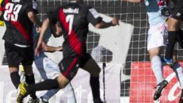 <b>SIN EXCESIVO TRABAJO. </b>Yoel gozó de una tarde tranquila en la portería celeste, todo lo contrario que el cancerbero visitante Dani.