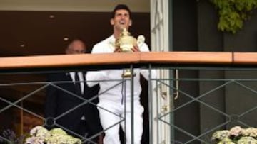 Novak Djokovic celebra su triunfo en Wimbledon.