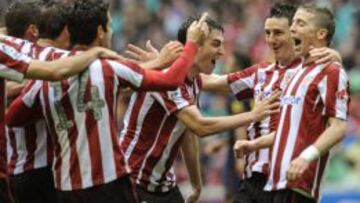 Los jugadores del Athletic celebran el gol de Susaeta.