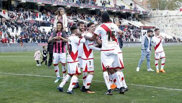 Trejo, Fran Beltrán, Cerro, Álex Moreno y Abdoulaye celebran el triunfo ante el Tenerife