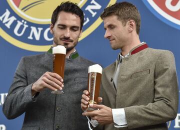 Mats Hummels y Thomas Mueller.