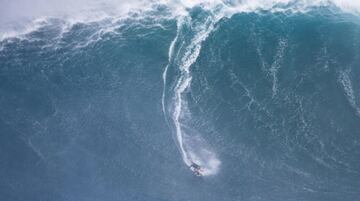 También hay fotos de esta ola candidatas al premio XXL Biggest Wave hechas por Martin Caprile, Dooma y Adam Carbajal.