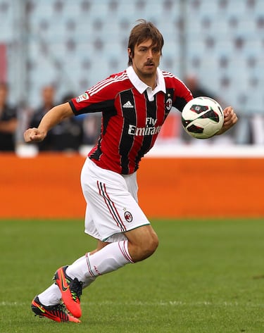 Temporadas en el AC Milan: 2012-13 | Temporadas en el FC Inter: 2022-actualidad 