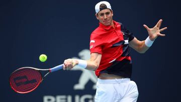 Isner, rey del desempate, frena a Auger y vuelve a la final