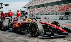 Hamilton avisa con el SF-26