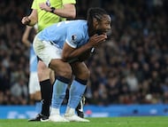 Manchester City's Ghanaian midfielder #42 Antoine Semenyo reacts after missing a chance during the English Premier League football match between Manchester City and Newcastle at the Etihad Stadium in Manchester, north west England, on February 21, 2026. (Photo by Darren Staples / AFP) / RESTRICTED TO EDITORIAL USE. No use with unauthorized audio, video, data, fixture lists, club/league logos or 'live' services. Online in-match use limited to 120 images. An additional 40 images may be used in extra time. No video emulation. Social media in-match use limited to 120 images. An additional 40 images may be used in extra time. No use in betting publications, games or single club/league/player publications. /