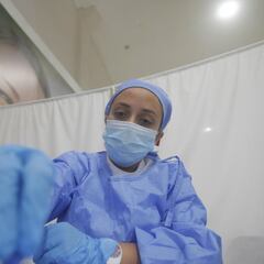 Tercera dosis de Pfizer aprobada: ¿quiénes se la pondrían y a partir de cuándo se administra?