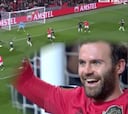 Que no se olvide nunca lo bueno que es Mata: la genialidad en el 1-0 que levantó a Old Trafford...