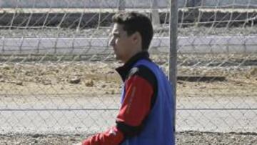 <b>FRUSTRACIÓN. </b>Navas se retira del entrenamiento de ayer tras comprobar que el dolor persiste.