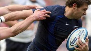 <strong>LOS DEL GALLO, CON BUEN PIE.</strong> Francia no tuvo problemas para derrotar a Escocia en Murrayfield (6-27) en el último partido de la primera jornada y comienza con paso fuerte su defensa del título logrado el año pasado.