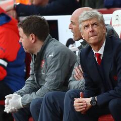 La última de Wenger: jugó sin capitán la 2ª mitad ante el City