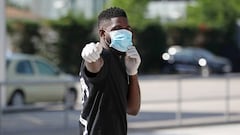 Barcelona defender Umtiti reveals Lyon talks