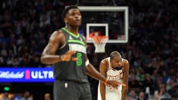Anthony Edwards y Kevin Durant durante el Timberwolves-Suns de la noche del viernes.