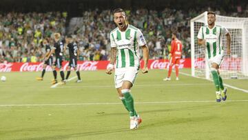 Sergio León celebra su gol con el Betis ante el Celta de Vigo durante un partido de Liga Santander.