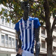 La final de Copa del Rey viste Vitoria de blanco y azul