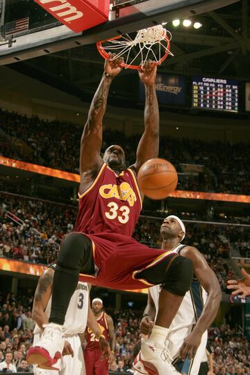 Shaquille O'Neal estuvo una temporada en Cleveland Cavaliers, donde coicidió con Lebron James. Fue la 2009-2010.