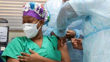 Reino Unido infectará de COVID a personas sanas y las compensará con una gran suma de dinero