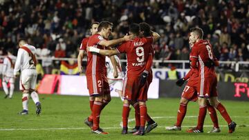 El Zaragoza celebra su primer gol en su última victoria en Vallecas.
