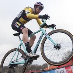 Van Aert comienza temporada de ciclocross en Essen