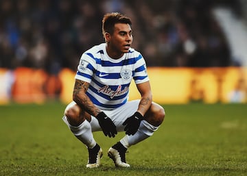 El delantero centro chileno se encuentra actualmente en el Clube Atl谷tico Mineiro de la Serie A de Brasil. En la temporada 2014/2015 lleg車 al Queens Park Rangers en calidad de cedido procedente del N芍poles. En Espa?a pas車 por el Valencia en la temporada 13/14. En 2011 fue proclamado el mejor jugador chileno.