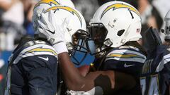 CARSON, CA - DECEMBER 31: Melvin Gordon #28 of the Los Angeles Chargers and Keenan Allen #13 of the Los Angeles Chargers celebrate after scoring a touchdown during the first half of the game against the Oakland Raiders at StubHub Center on December 31, 2017 in Carson, California.   Stephen Dunn/Getty Images/AFP
 == FOR NEWSPAPERS, INTERNET, TELCOS &amp; TELEVISION USE ONLY ==