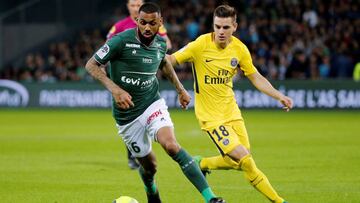 Soccer Football - Ligue 1 - AS Saint-Etienne vs Paris St Germain - Stade Geoffroy-Guichard, Saint-Etienne, France - April 6, 2018 Paris Saint-Germain's Giovani Lo Celso in action with St Etienne's Yann M'Vila REUTERS/Jean-Paul Peliss