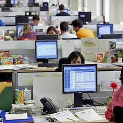 Esto pagan las empresas en Chile según el nivel educativo de cada empleado: conoce en qué rubros el margen se acorta