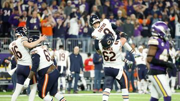 MINNEAPOLIS, MINNESOTA - NOVEMBER 27: Cairo Santos #8 of the Chicago Bears celebrates with teammates after kicking the game-winning field goal to defeat the Minnesota Vikings at U.S. Bank Stadium on November 27, 2023 in Minneapolis, Minnesota. David Berding/Getty Images/AFP (Photo by David Berding / GETTY IMAGES NORTH AMERICA / Getty Images via AFP)