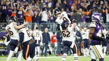 MINNEAPOLIS, MINNESOTA - NOVEMBER 27: Cairo Santos #8 of the Chicago Bears celebrates with teammates after kicking the game-winning field goal to defeat the Minnesota Vikings at U.S. Bank Stadium on November 27, 2023 in Minneapolis, Minnesota.   David Berding/Getty Images/AFP (Photo by David Berding / GETTY IMAGES NORTH AMERICA / Getty Images via AFP)