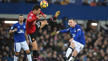 Everton 0 - Manchester United 2: El equipo de Mou gana después de tres fechas