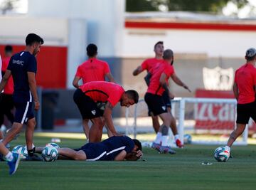 The Sevilla coach was caught full in the face by what must have been a fiercely struck ball during training but was ok to continue after the club's medical staff gave him some treatment.