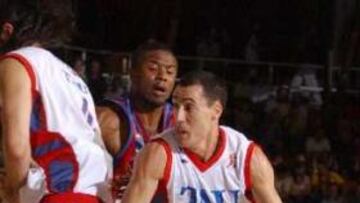 <b>EL TAU ESTÁ A UN PASO DE LLEGAR A LA FINAL.</b> El Barcelona se encuentra contra las cuerdas después del segundo partido en Vitoria