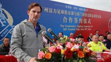 Ronald de Boer defiende a su hermano de las críticas de Mourinho.