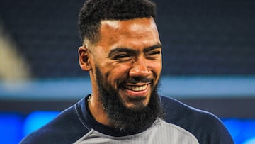 After several weeks of negotiations, the Los Angeles franchise and the outfielder reached a three-year agreement.