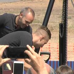 Deulofeu e Iniesta colocan la primera piedra del estadio Johan Cruyff