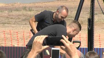 Deulofeu e Iniesta colocan la primera piedra del estadio Johan Cruyff