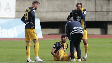 Partido S.D. Compostela - Deportivo de La Coru&ntilde;a. Lesion de Salva ruiz