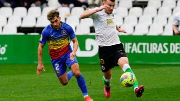 Iñigo Vicente, del Racing, contra el Andorra.