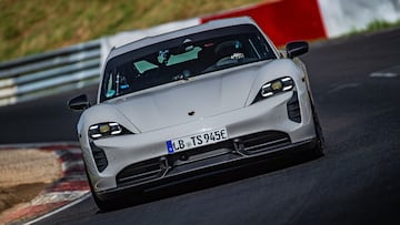 Porsche Taycan Turbo S 2023 rompe el récord del auto eléctrico más rápido en el circuito de Nürburgring