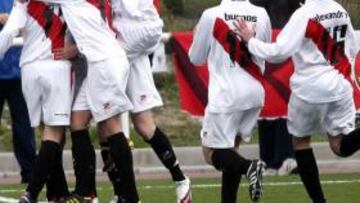 El Rayo golea por 6-2 al Espanyol en Vallecas