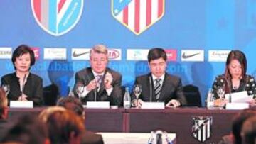 <b>ACUERDO. </b>Los presidentes de Atlético y Shanghai Shenhua dieron una rueda de prensa en Madrid.
