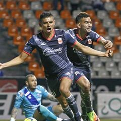 Morelia le roba la victoria al Puebla de último minuto