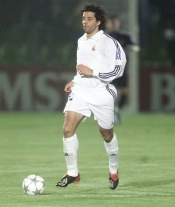 Jugador del Valencia durante la temporada 96/97 y con el Real Madrid desde 1998 a 2002