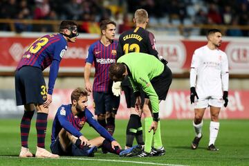 Sergi Samper se retiró lesionado en la primera parte.